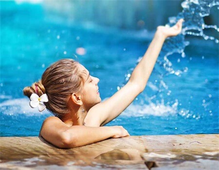 Can I wear a ginger wig to swim?