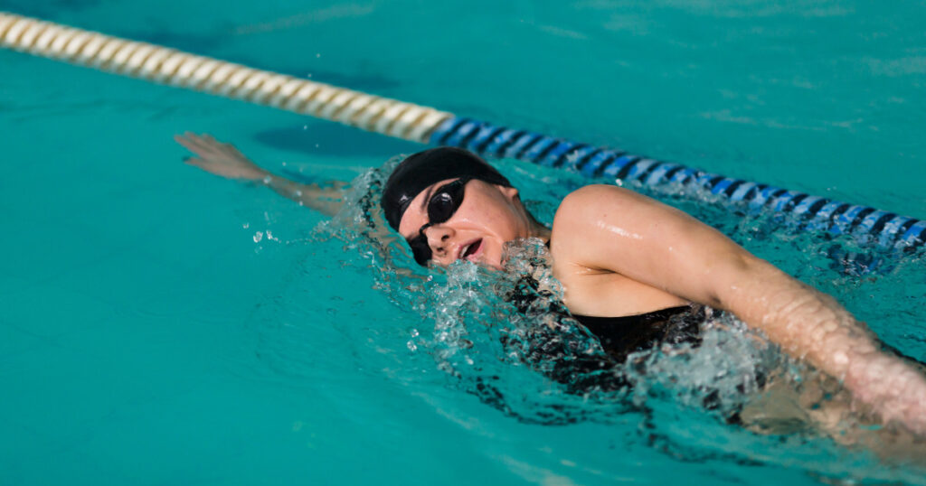 Is it safe to wear a ginger wig while swimming?